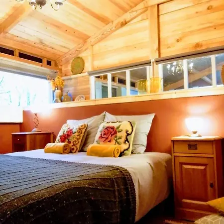 De Langenbrinck Eerlijk Heerlijk Overnachten In Blokhut En Ingerichte Tent Lodge Breedenbroek