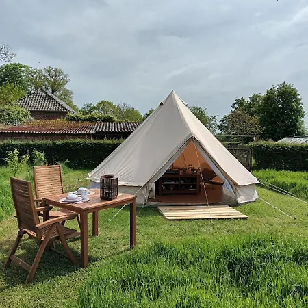 De Langenbrinck Eerlijk Heerlijk Overnachten In Blokhut En Ingerichte Tent ロッジ *