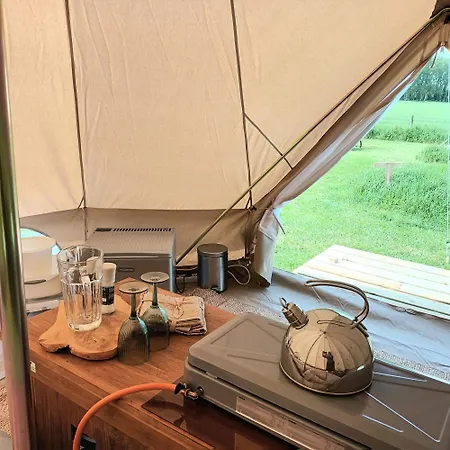 De Langenbrinck Eerlijk Heerlijk Overnachten In Blokhut En Ingerichte Tent ロッジ