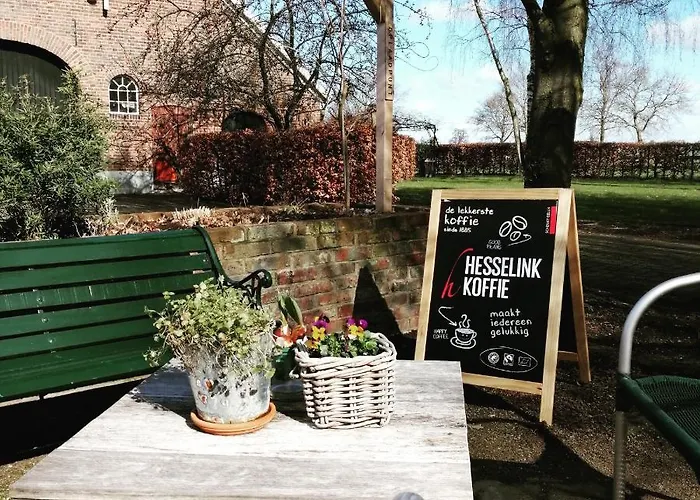 De Langenbrinck Eerlijk Heerlijk Overnachten In Blokhut En Ingerichte Tent Lodge Breedenbroek